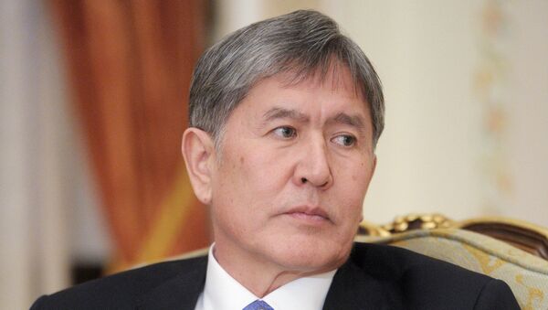 Kyrgyz President Almazbek Atambayev believes the US State Department's decision to grant a human rights award to an activist charged with organizing ethnic clashes in his country served as an attempt to create a situation of controlled chaos in Kyrgyzstan. - Sputnik International