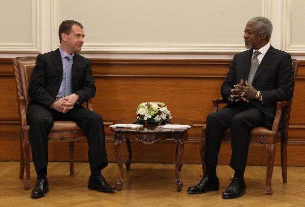 Dmitry Medvedev and Kofi Annan - Sputnik International