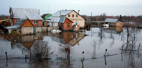 Spring floods have submerged 2,477 homes in Russia, up from 903 in the past 24 hours - Sputnik International