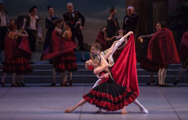 Spanish Passion and Former Bolshoi Soloists Perform Don Quixote at Mikhailovsky Theatre - Sputnik International