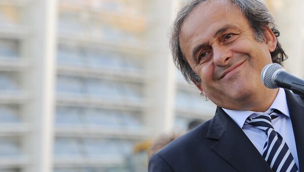 Michel Platini, the incumbent UEFA president, has restated his idea to introduce the so-called “white card” and has proposed to make offside rules more understandable, during the Dubai International Sports Conference, Goal.com reports. - Sputnik International