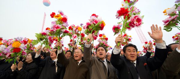 Pyongyang residents celebrate the unveiling of the memorial to Kim Il-sung and Kim Jong-il. - Sputnik International