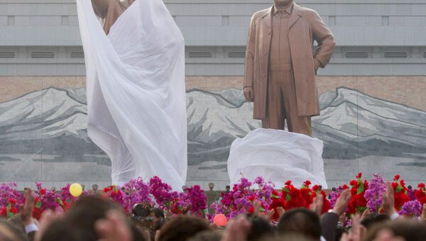 Largest Kim Jong-il Monument Unveiled in Pyongyang - Sputnik International