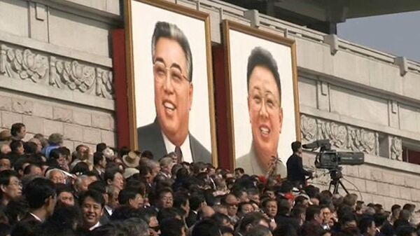 North Korea “flexes muscles” at military parade - Sputnik International