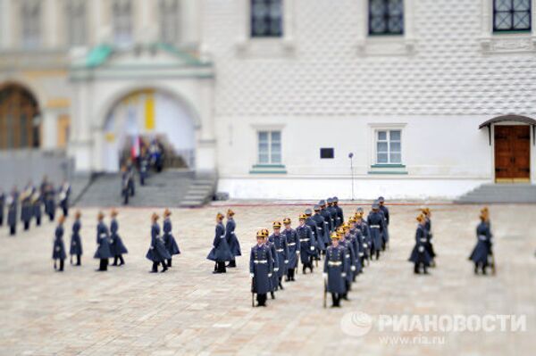 Presidential Regiment Holds First Change of Guard Ceremony in 2012 - Sputnik International