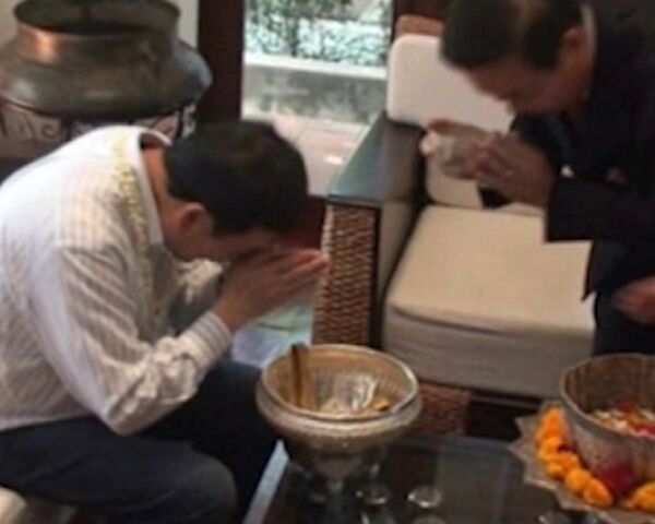 Former Thai Prime Minister Thaksin Shinawatra Washes Away Bad Karma - Sputnik International