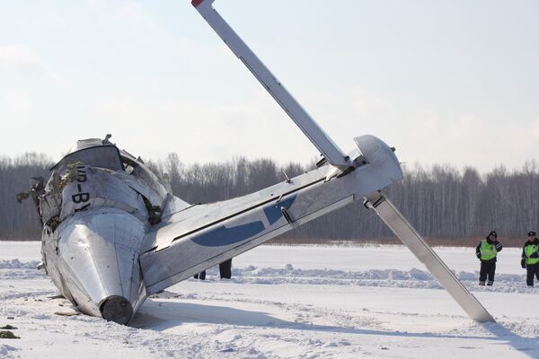 Failure to deice an ATR 72 airliner probably led to it crashing on takeoff on April 2, killing 33 - Sputnik International