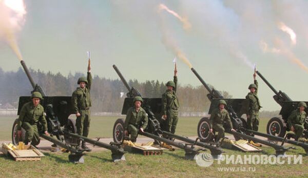 Fireworks Battalion Trains for Victory Day Display - Sputnik International