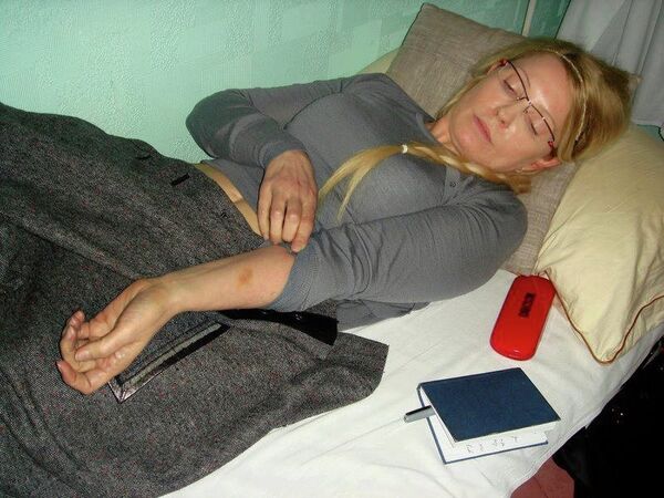 Tymoshenko started a hunger strike after prison guards allegedly beat her in the stomach - Sputnik International