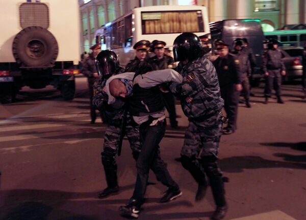 Special purpose police in St. Petersburg had to use force against fans of Zenit St. Petersburg  - Sputnik International