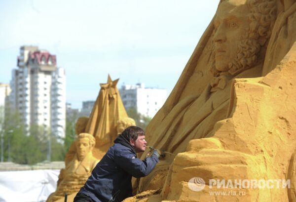 Выставка скульптур из песка Великая история России - Sputnik International