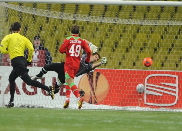 Lokomotiv Moscow goalkeeper Guilherme has been ruled out for the last two Russian Premier League games of the season after damaging a muscle in his leg - Sputnik International