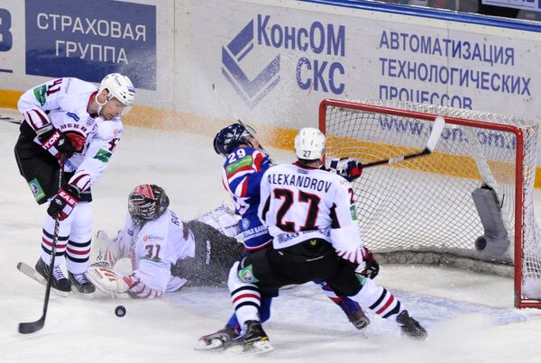 KHL team Metallurg Magnitogorsk is attempting to hire a North American coach - Sputnik International