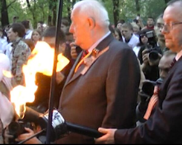 Torches and Drum Roll Commemorate Veterans in Moscow  - Sputnik International
