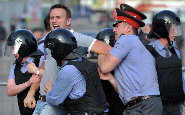 Police Break Up Anti-Putin Protest in Moscow - Sputnik International