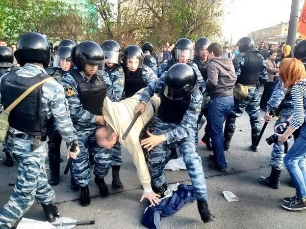 Police Break Up Anti-Putin Protest in Moscow - Sputnik International