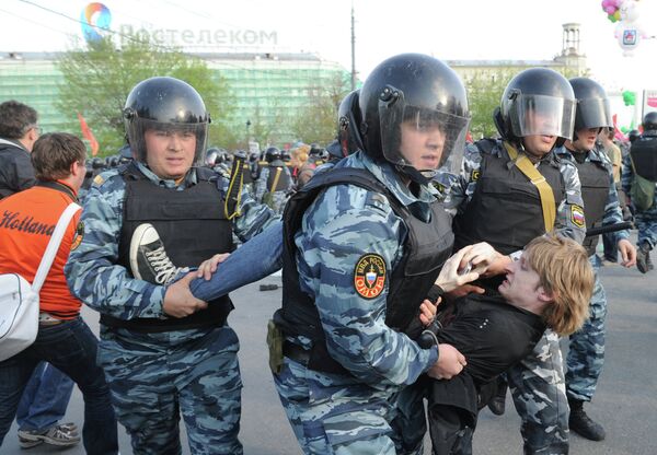 Police Break Up Anti-Putin Protest in Moscowе - Sputnik International