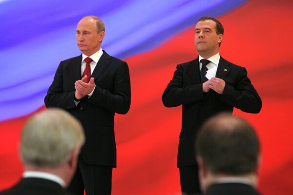 Putin, Medvedev Approval Ratings Rise Amid Protests          - Sputnik International