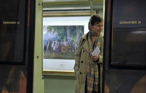 Moscow Metro Features Copies of Paintings by Russian Artists  - Sputnik International