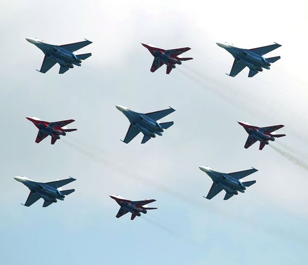 Strizhi and Russian Knights air display teams unveil new summer program - Sputnik International