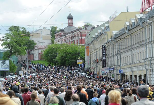 ‘Protest Walk’ with Writers Gathers 2,000 in Downtown Moscow - Sputnik International