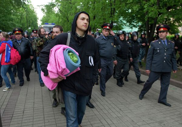 Anti-Putin Camp Dispersed by Police at Chistye Prudy  - Sputnik International