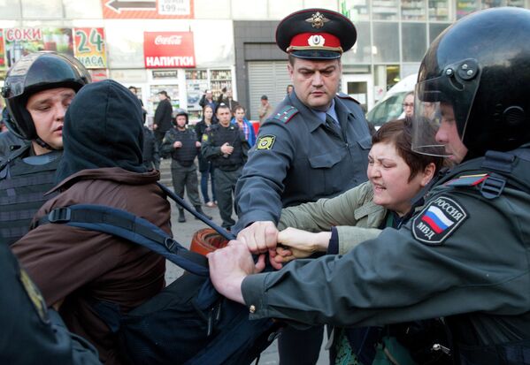 Anti-Putin Camp Dispersed by Police at Chistye Prudy  - Sputnik International