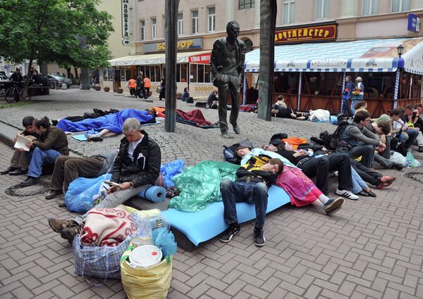 Protesters attempted to make a new camp near a monument of Bulat Okudzhava - Sputnik International
