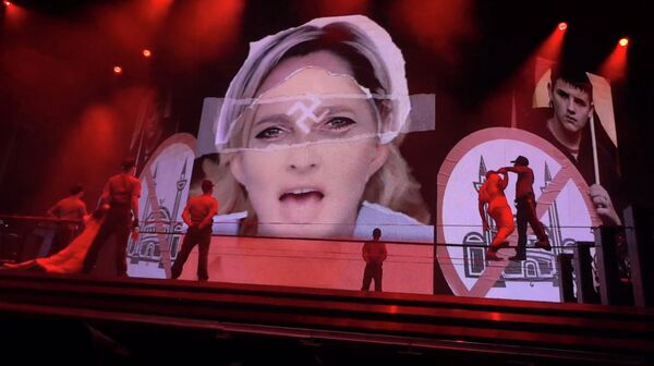 Madonna May Face Lawsuit in France Over Nazi Symbol - Sputnik International
