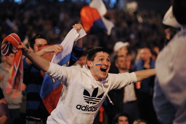 Russian Fans Celebrate Russia’s Victory over Czech Republic at Euro 2012 - Sputnik International