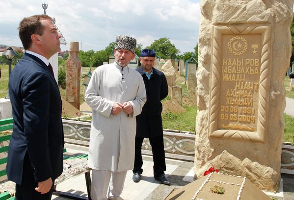 Prime Minister Medvedev Visits Chechnya - Sputnik International