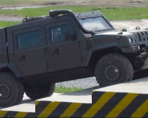 Italy’s Lynx Armored SUV Debuts in Russia - Sputnik International