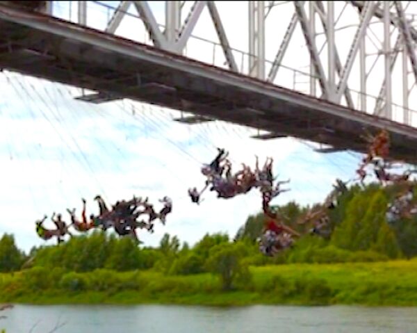 Over 100 People Simultaneously Jump From Bridge in Tver - Sputnik International