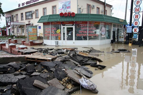 The pavement damaged by the floods in Krymsk in the Krasnodar Territory - Sputnik International