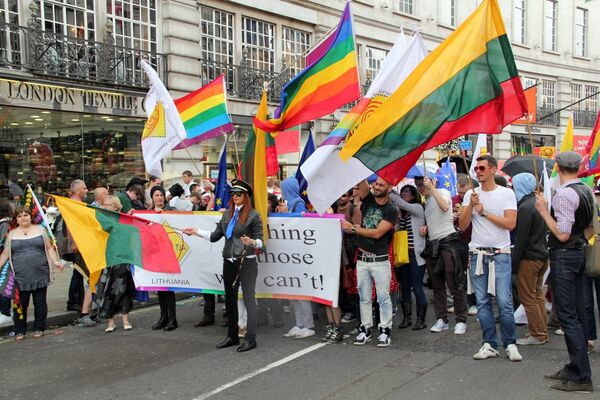 London Gay Pride Parade Attracts People from Around the World - Sputnik International