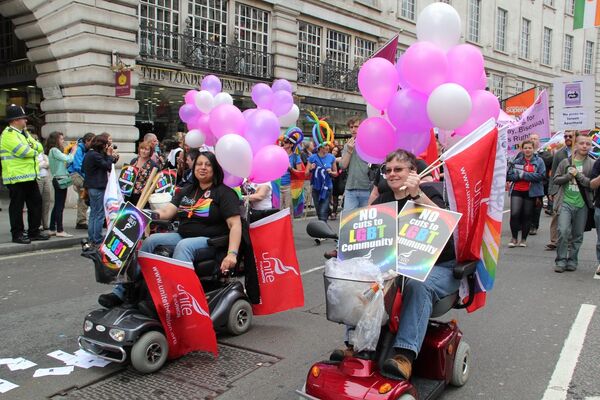 London Gay Pride Parade Attracts People from Around the World - Sputnik International