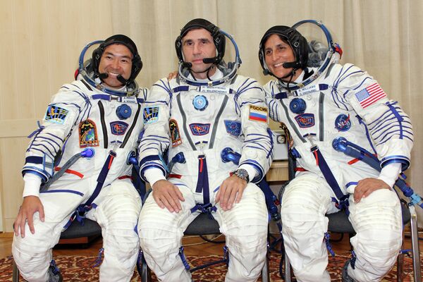Russian Commission Approves New Space Station Crew - Sputnik International