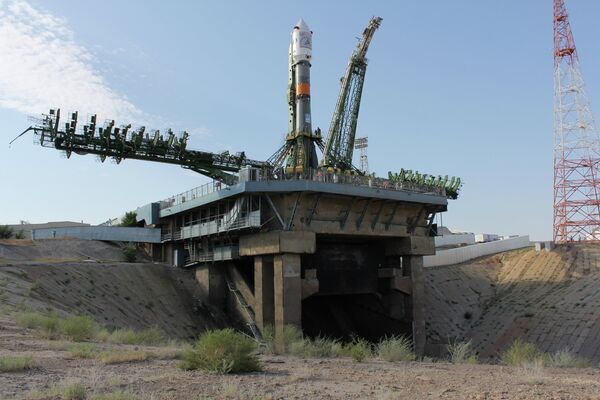 A Soyuz-FG carrier rocket sits on a launch pad at the Baikonur space center in Kazakhstan - Sputnik International
