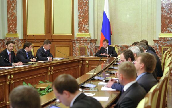 Medvedev Calls for Tighter Bank Control          - Sputnik International
