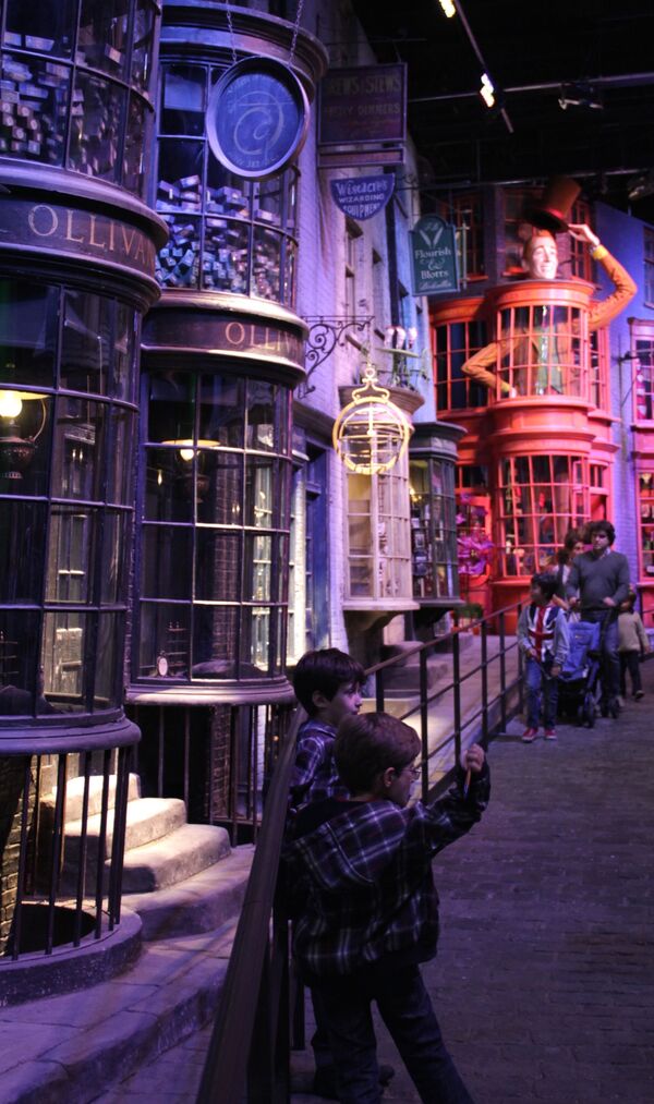 Snape's wig and other secrets of the studio where Harry Potter was filmed - Sputnik International