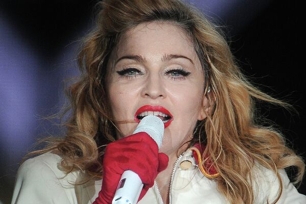 Madonna and Her Merry Drummers on the Olympic Stadium Stage - Sputnik International