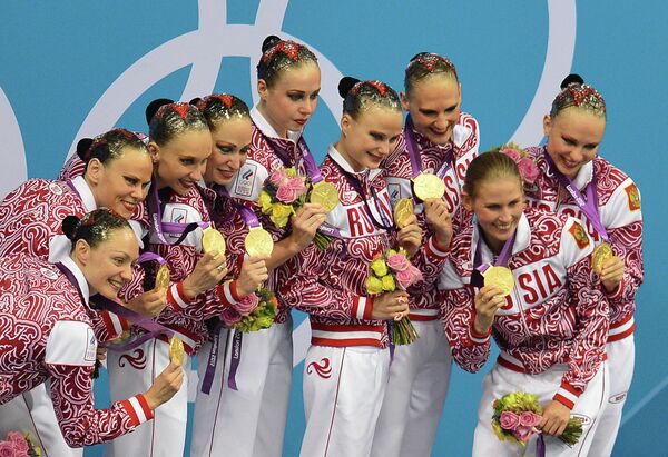 Russia Takes Gold in Team Synchronised Swimming  - Sputnik International