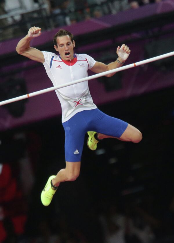 France's world and European pole vault champion Renaud Lavillenie took the gold medal on Friday with an Olympic record leap of 5.97 meters - Sputnik International
