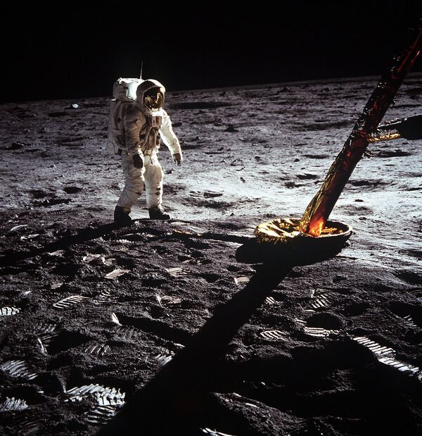 Neil Armstrong’s Photos of the Moon - Sputnik International