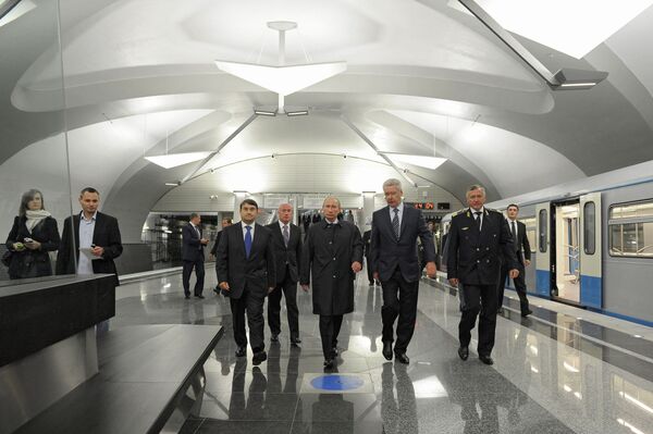 Putin Unveils New Moscow Subway Station - Sputnik International