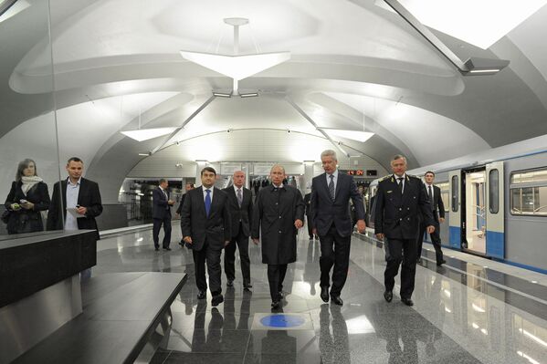 Putin Unveils New Moscow Subway Station - Sputnik International