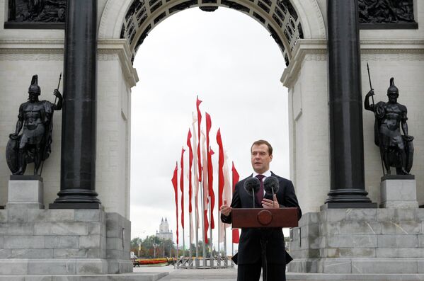 Medvedev Opens Triumphal Arch and 1812 Patriotic War Museum - Sputnik International