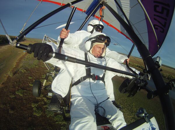 Russian President Vladimir Putin takes part in The Flight of Hope project Russian President Vladimir Putin takes part in The Flight of Hope project - Sputnik International