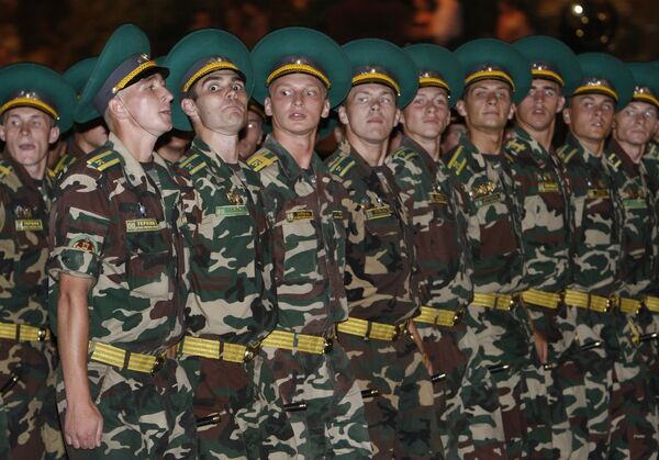 Ukranian military rehearsing Independance parade in 2011 - Sputnik International