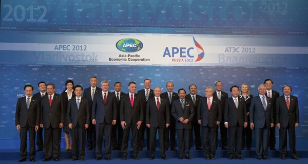 Family photo session of the APEC summit in Vladivostok - Sputnik International